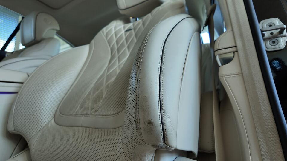 Rautengesteppter Sitz eines Mercedes S-Coupé